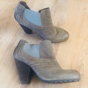 Vince Camuto taupe Booties